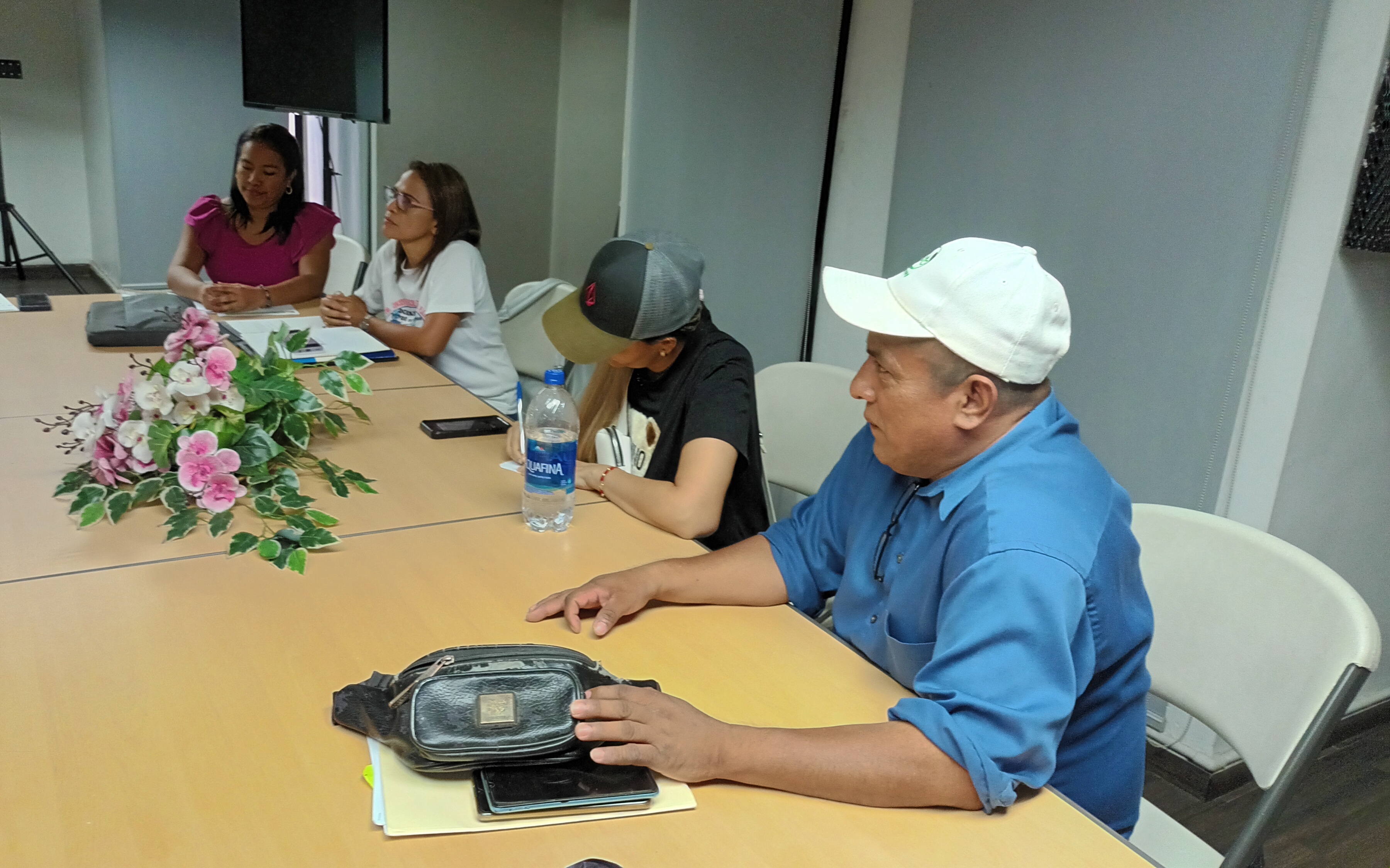 Miembros del comité se reunieron este viernes.