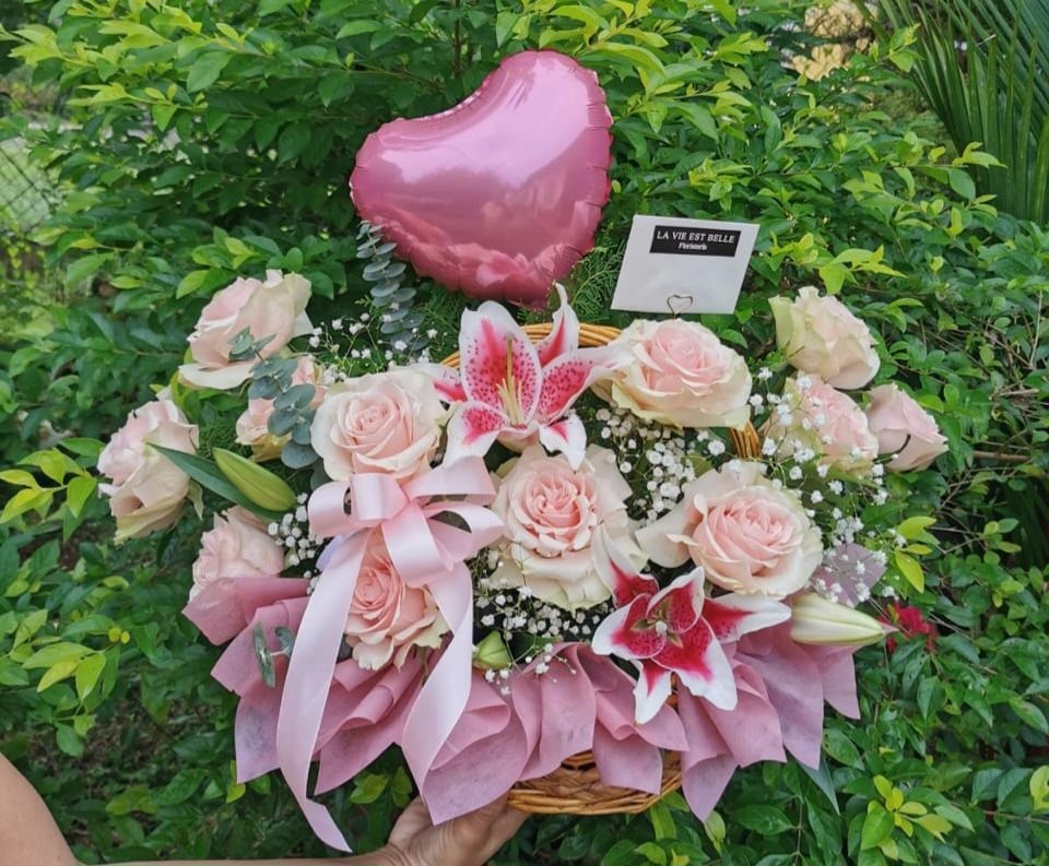 Estas damas formaron parte de la primera generación del Programa Emprendiendo con Flores. Foto: Cortesía