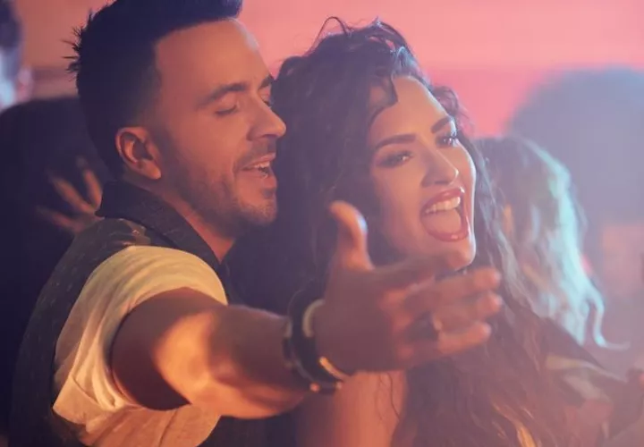 Fotografía promocional cedida del nuevo sencillo de Luis Fonsi con la cantante hispana Demi Lovato, &quot;Échame la culpa&quot;.  /  EFE