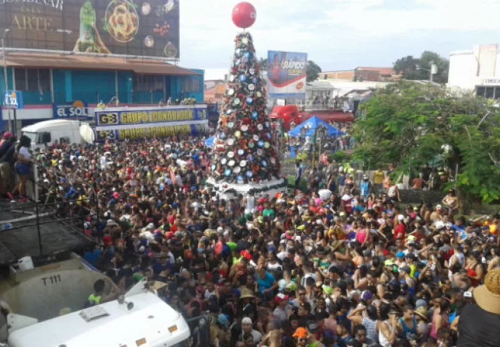 Las tradicionales mojaderas  se realizarán el 1 de enero en horario de 11:00 de la mañana hasta las 6:00 de la tarde. Foto: Thays Domínguez