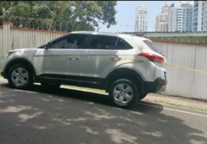 Auto detenido en vía Porras. Foto/ @grupoelite507