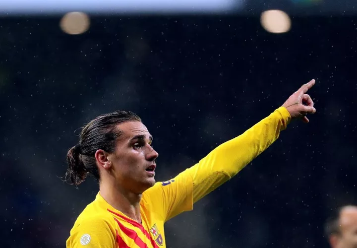 El delantero francés del FC Barcelona, Antoine Griezmann, durante el partido ante el Atlético de Madrid. Foto: EFE