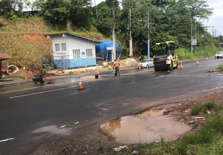 Los trabajos consisten en  trabajos de reposición de cunetas, saneo y mejoras de la capa base de rodaduras . (Foto: Ilustrativa)